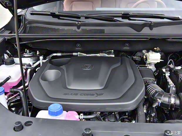 长安汽车 长安CS75 PLUS 2023款 第三代 1.5T 自动尊贵型 长安汽车 长安CS75 PLUS 2023款 第三代 1.5T 自动尊贵型