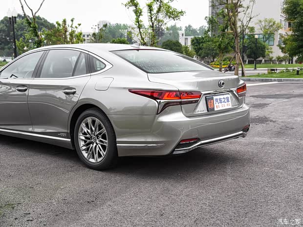 雷克萨斯 雷克萨斯LS 2018款 500h 豪华版 国V