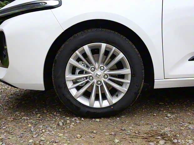 上汽通用五菱 新宝骏RC-5 2020款 1.5T 中配版