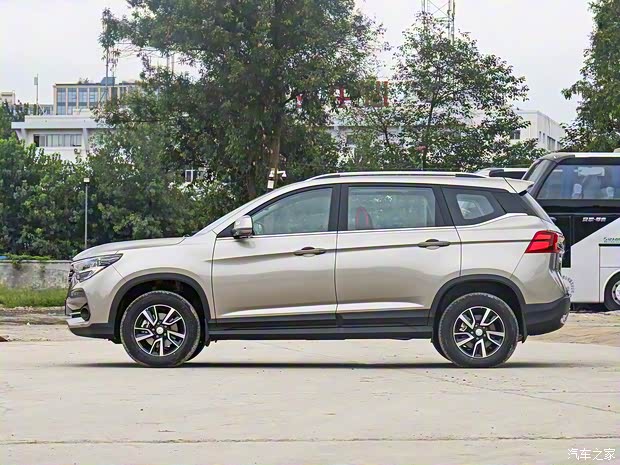 东风风行 风行T5 2021款 1.5T 自动舒适型