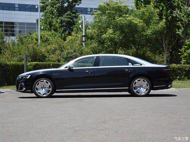 奥迪(进口) 奥迪A8 2022款 A8L Horch创始人版 双色典藏型 奥迪(进口) 奥迪A8 2022款 A8L Horch创始人版 双色典藏型