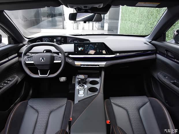 长安汽车 长安UNI-V 2022款 2.0T 运动版 长安汽车 长安UNI-V 2022款 2.0T 运动版