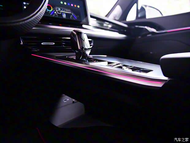 上汽集團 榮威RX5 MAX 2022款 300TGI 基本型