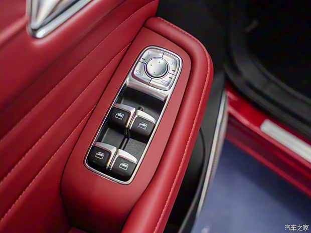 上汽集团 名爵HS 2018款 30T 自动Trophy四驱超级运动互联网版