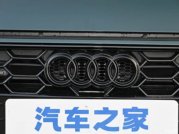 一汽奥迪 奥迪A4L 2024款 40 TFSI quattro RS套件燃速型 一汽奥迪 奥迪A4L 2024款 40 TFSI quattro RS套件燃速型