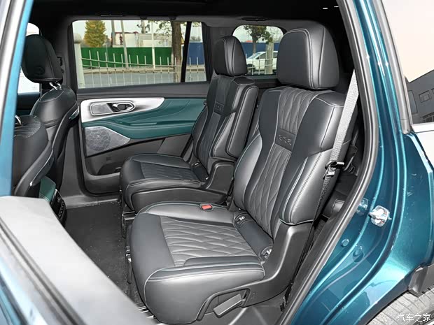 广汽乘用车 传祺GS8 2022款 2.0TGDI 两驱尊贵版（六座）