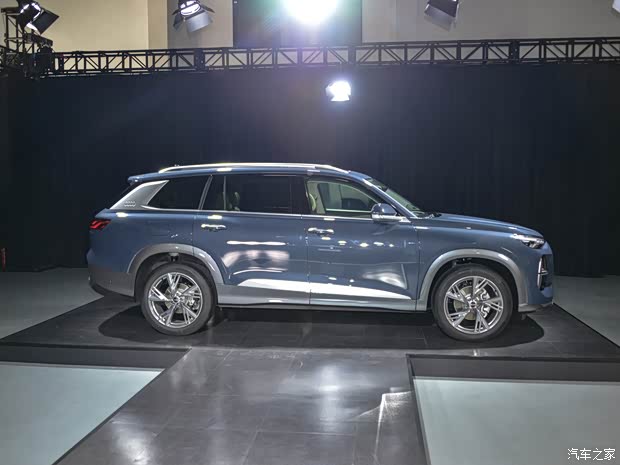 上汽奥迪 奥迪Q6 2022款 45 TFSI quattro 齐云型 羽林套装 7座 上汽奥迪 奥迪Q6 2022款 45 TFSI quattro 齐云型 羽林套装 7座