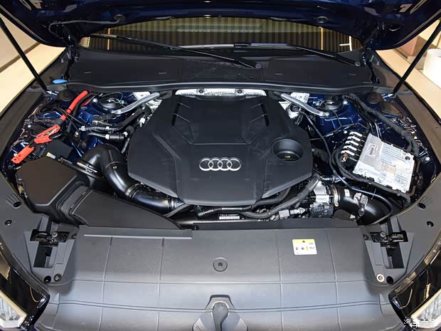 上汽奥迪 奥迪A7L 2022款 55 TFSI quattro S-line 境远型流晶套装 上汽奥迪 奥迪A7L 2022款 55 TFSI quattro S-line 境远型流晶套装