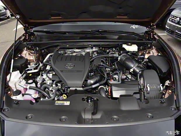 丰田(进口) 皇冠(进口) 2023款 2.4T SportCross HEV四驱至尊版