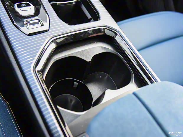 睿藍(lán)汽車 睿藍(lán)9 2023款 創(chuàng)始版 6座