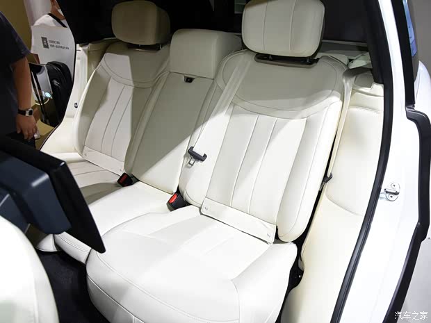 路虎(進(jìn)口) 攬勝新能源 2023款 插電混動 典范加長版