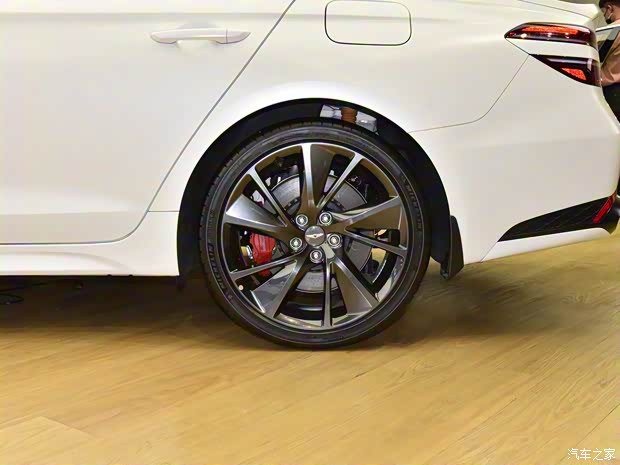 捷尼赛思 捷尼赛思G70 2022款 2.0T 四驱旗舰型