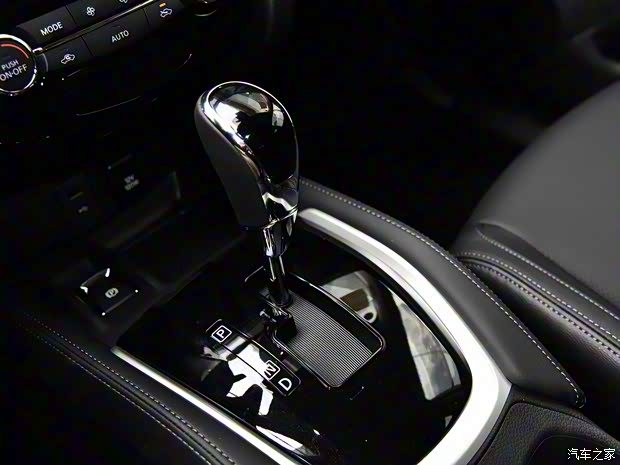 東風(fēng)日產(chǎn) 奇駿 2019款 2.5L CVT智聯(lián)七座領(lǐng)先版 4WD