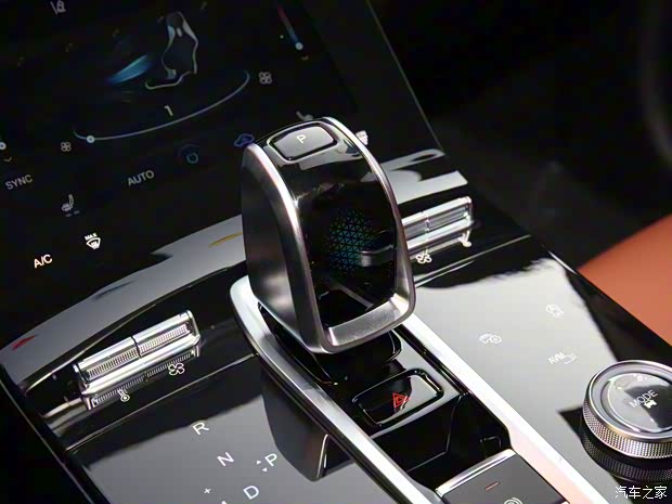 奇瑞汽车 瑞虎8 PLUS 2021款 390TGDI DCT高配版