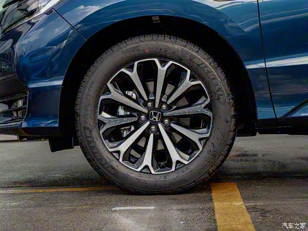 東風(fēng)本田 本田UR-V 2023款 370TURBO 四驅(qū)尊享版