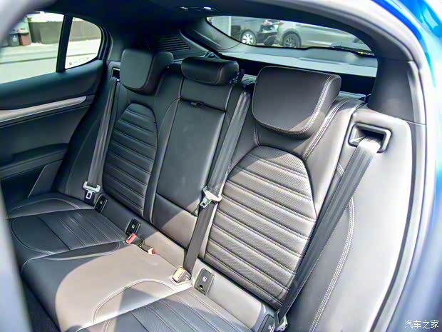 阿爾法·羅密歐 Stelvio 2022款 Veloce