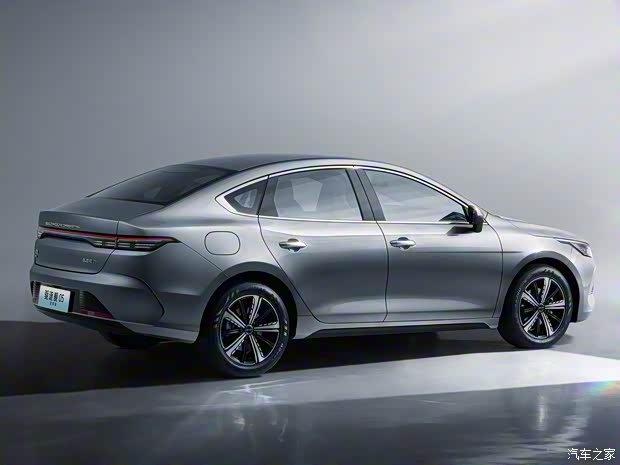 比亚迪 驱逐舰05 2023款 冠军版 DM-i 120KM 旗舰型 比亚迪 驱逐舰05 2023款 冠军版 DM-i 120KM 旗舰型