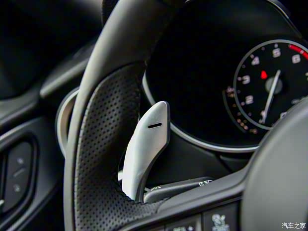 阿爾法·羅密歐 Stelvio 2022款 Veloce