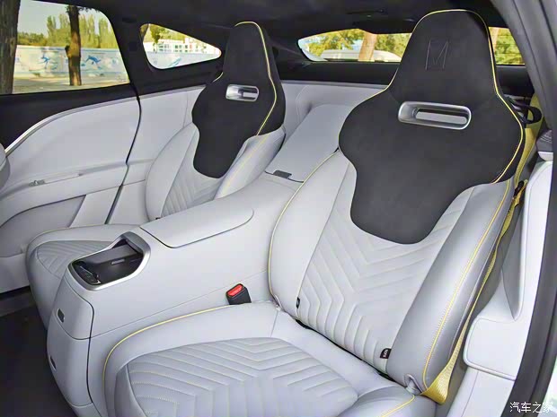 阿維塔科技 阿維塔11 2022款 長續(xù)航雙電機奢享版