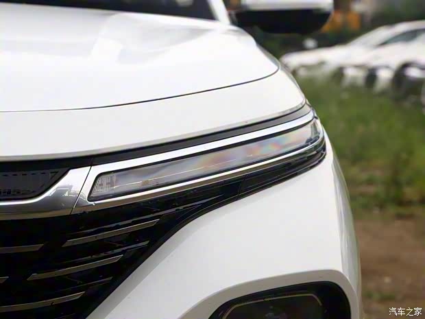 上汽通用五菱 新宝骏RC-5 2020款 1.5T 中配版