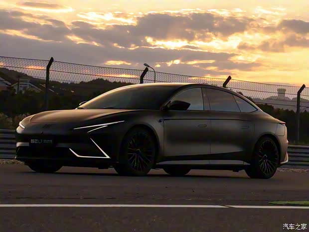 智己汽车 智己L7 2023款 Snake Performance高性能版 智己汽车 智己L7 2023款 Snake Performance高性能版