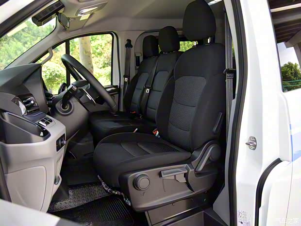 上汽大通 上汽大通MAXUS 新途V70 2023款 2.0T 精英版 自動(dòng)短軸低頂 5/6座