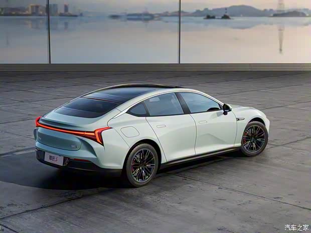 合众汽车 哪吒S 2022款 纯电 四驱耀世版