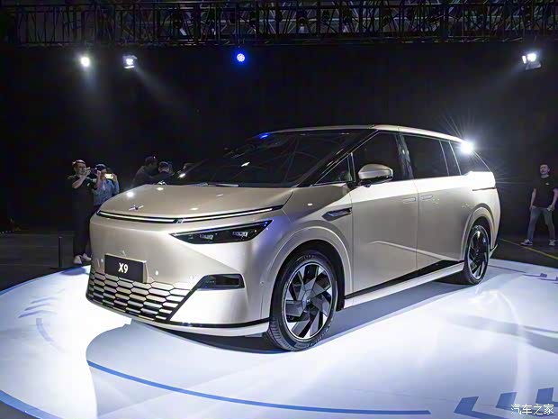 小鹏汽车 小鹏X9 2023款 四驱 三元锂 小鹏汽车 小鹏X9 2023款 四驱 三元锂