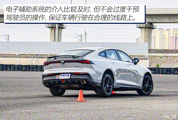 長安汽車 長安UNI-V 2022款 1.5T 尊貴型 長安汽車 長安UNI-V 2022款 1.5T 尊貴型