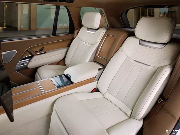 路虎(进口) 揽胜 2023款 4.4 V8 530PS SV 加长版 路虎(进口) 揽胜 2023款 4.4 V8 530PS SV 加长版