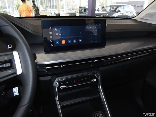 上汽通用五菱 五菱星辰 2021款 1.5T 手动星光版