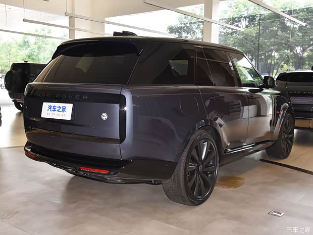 路虎(进口) 揽胜 2023款 4.4 V8 SV尊荣创世版 路虎(进口) 揽胜 2023款 4.4 V8 SV尊荣创世版