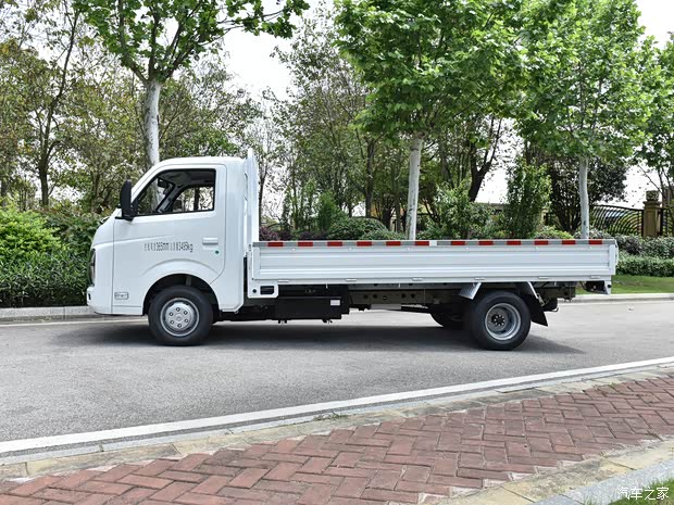 上汽通用五菱 五菱龍卡 2023款 2.0L 舒適型 上汽通用五菱 五菱龍卡 2023款 2.0L 舒適型