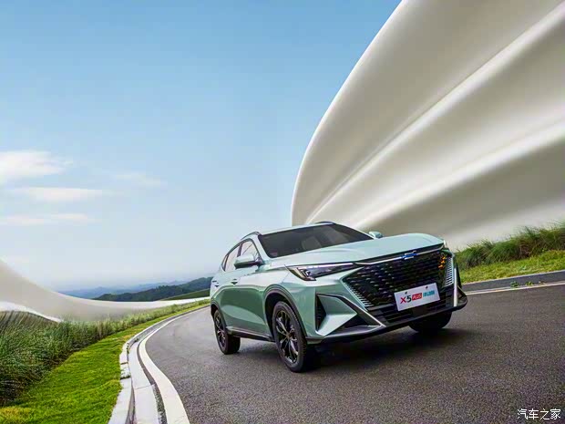 長(zhǎng)安汽車 長(zhǎng)安歐尚X5 PLUS 2023款 1.5T DCT先鋒型 律動(dòng)版 長(zhǎng)安汽車 長(zhǎng)安歐尚X5 PLUS 2023款 1.5T DCT先鋒型 律動(dòng)版