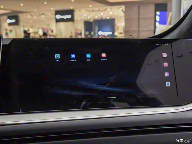 华人运通 高合HiPhi Y 2023款 两驱基本型 磷酸铁锂 华人运通 高合HiPhi Y 2023款 两驱基本型 磷酸铁锂