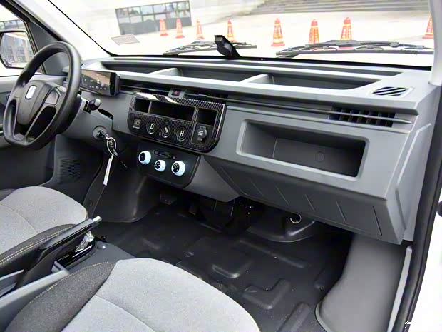 远程 远程星享V 2023款 V6E PLUS 远程智芯46.08kWh 尊享版