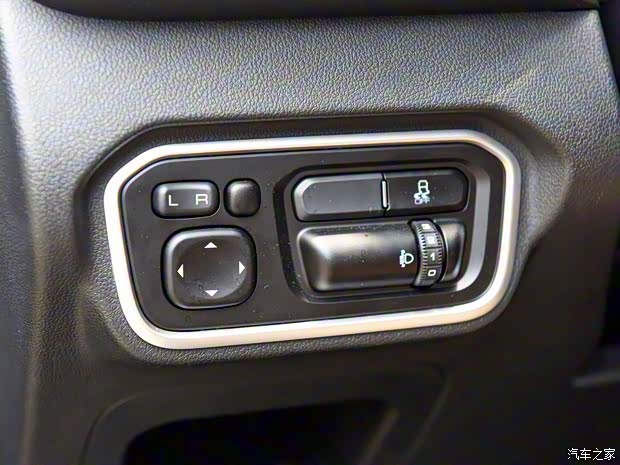 長城汽車 炮 2023款 2.0T商用版自動汽油四驅(qū)領(lǐng)航型長箱GW4C20B