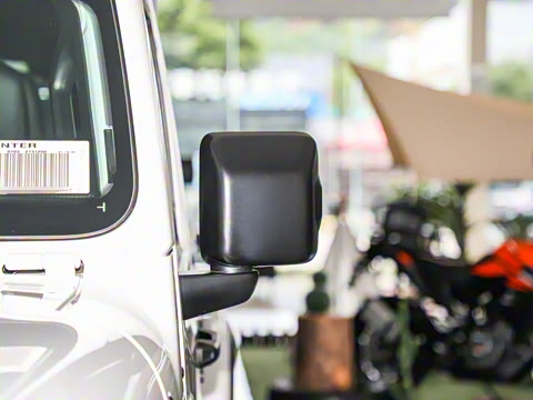 2022款 2.0T 高地四门版 2022款 2.0T 高地四门版