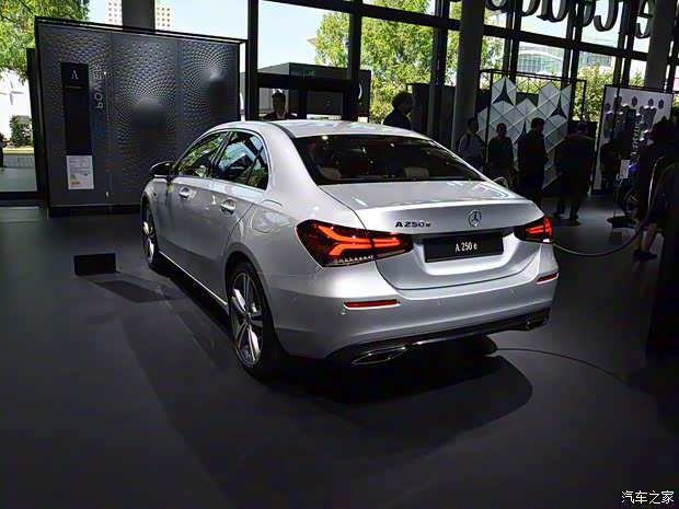 奔驰(进口) 奔驰A级新能源(进口) 2020款 A 250 e 奔驰(进口) 奔驰A级新能源(进口) 2020款 A 250 e