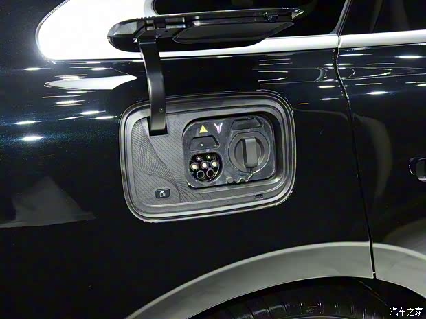 岚图汽车 岚图追光 2024款 PHEV 超长续航版 岚图汽车 岚图追光 2024款 PHEV 超长续航版