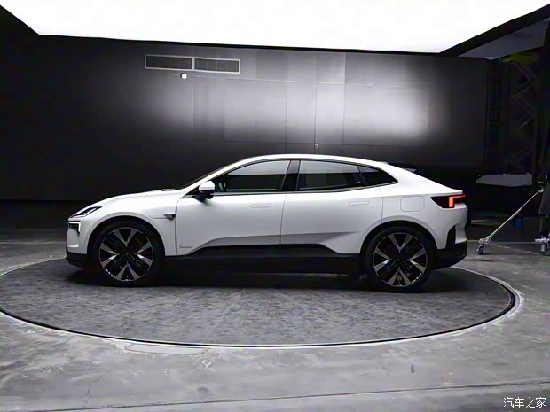 Polestar Polestar 4 2023款 双电机高性能PRO Polestar Polestar 4 2023款 双电机高性能PRO