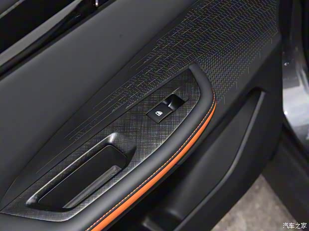 長(zhǎng)安汽車 長(zhǎng)安UNI-V 2022款 基本型