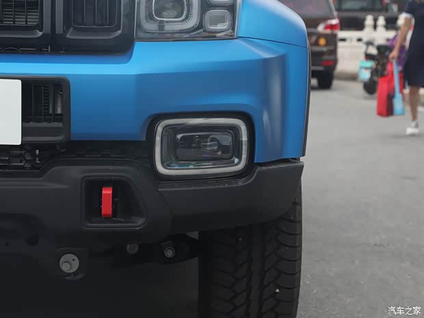 北京越野 北京BJ40 2023款 2.0D 自動四驅(qū)刀鋒英雄版?zhèn)b客型