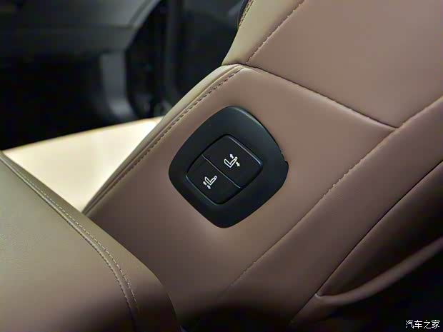 丰田(进口) 皇冠(进口) 2024款 Sedan 丰田(进口) 皇冠(进口) 2024款 Sedan