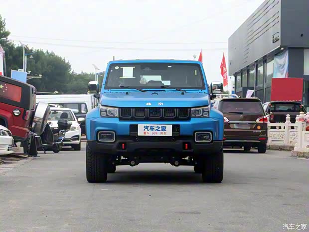 北京越野 北京BJ40 2023款 2.0D 自動四驅(qū)刀鋒英雄版?zhèn)b客型