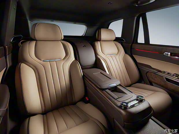 Aurus Komendant 2022款 基本型 Aurus Komendant 2022款 基本型