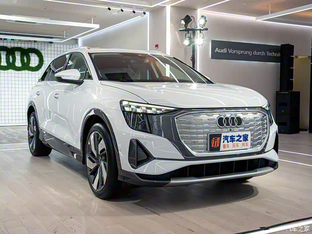 上汽奥迪 奥迪Q5 e-tron 2022款 50 e-tron quattro 荣耀型 锦衣套装 上汽奥迪 奥迪Q5 e-tron 2022款 50 e-tron quattro 荣耀型 锦衣套装