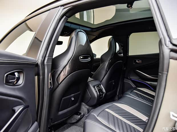 阿斯頓·馬丁 阿斯頓·馬丁DBX 2023款 4.0T V8 707