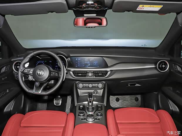 阿尔法·罗密欧 Stelvio斯坦维 2023款 2.0T 280HP Veloce赛道版