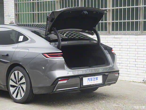 吉利汽车 银河E8 2024款 665km 星舰 远航版 吉利汽车 银河E8 2024款 665km 星舰 远航版